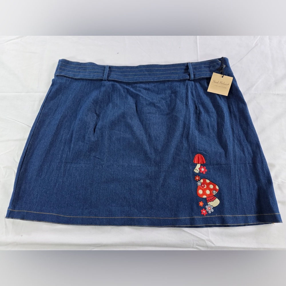 Smak Parlour NWT Size 4X Blue Denim Skirt with Red Embroidered Mushroom